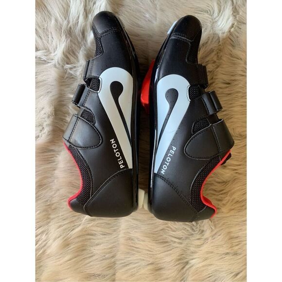 Athletic_Shoes